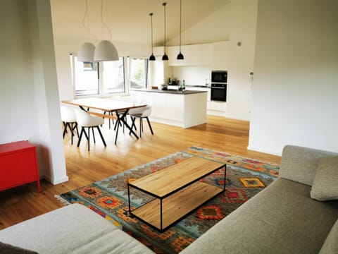 Chalethaus-Chiemsee - 120qm Panorama-Chaletwohnung am Chiemsee - Neubau Apartment in Prien am Chiemsee