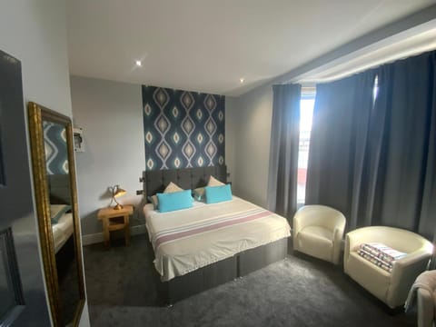 Bed, Photo of the whole room, Seating area, Bedroom