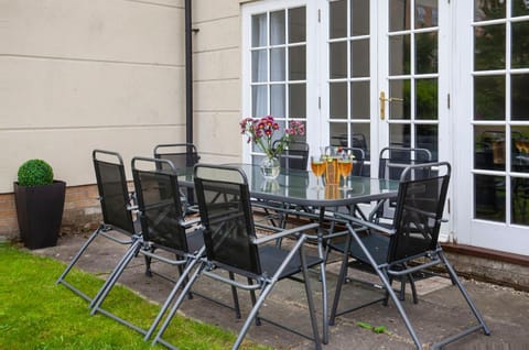 Patio, Dining area