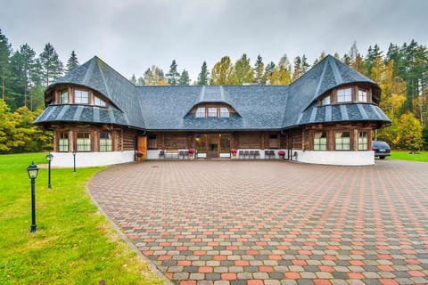 Facade/entrance, Garden