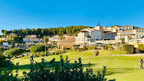 Hameau des amandiers-vue mer & golf Condo in La Cadière-d'Azur