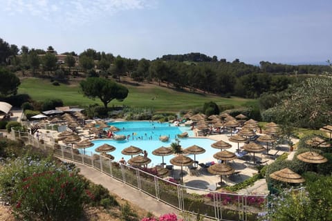Hameau des amandiers-vue mer & golf Condo in La Cadière-d'Azur
