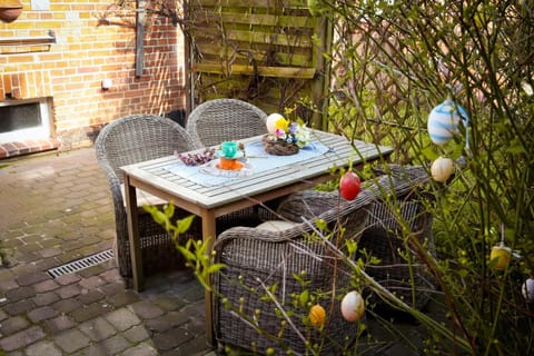 Patio, Spring, Seating area, Dining area, Food