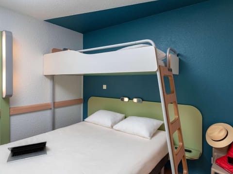 Photo of the whole room, Bedroom, bunk bed