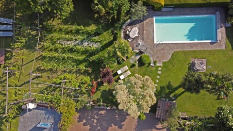 Seating area, Garden view, Swimming pool, sunbed