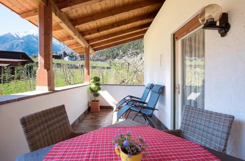 Natural landscape, View (from property/room), Balcony/Terrace, Seating area, Mountain view