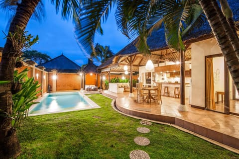 Property building, Garden, Living room, Dining area, Pool view, Swimming pool, Swimming pool