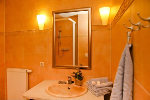 Shower, Bathroom, towels