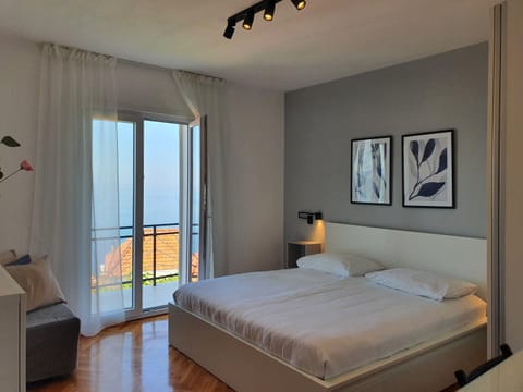 Bed, Bedroom, Sea view