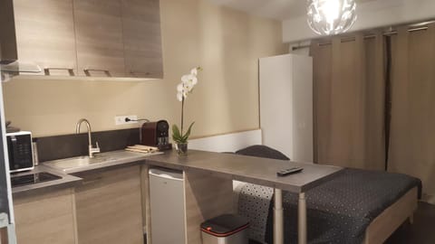 Le studio Cosy d'Angelique et David avec Parking Apartment in Île-de-France