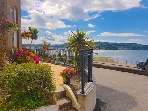 Property building, Balcony/Terrace, Sea view
