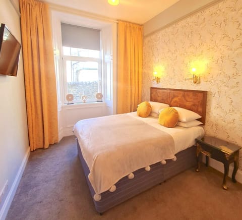 Bed, View (from property/room), Photo of the whole room, Bedroom