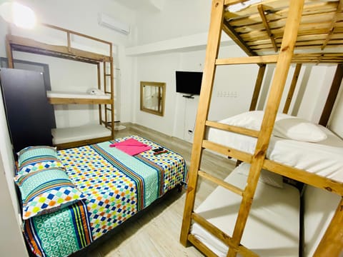 Bed, TV and multimedia, Photo of the whole room, Bedroom, bunk bed, wardrobe