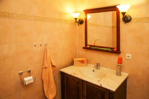 Shower, Bathroom, towels