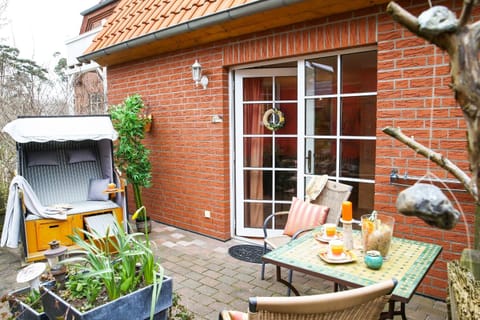 Patio, BBQ facilities, Balcony/Terrace, Seating area, Food, Garden view, pet friendly