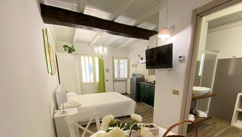 Photo of the whole room, Seating area