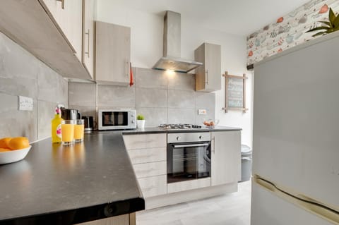 Kitchen or kitchenette, minibar, pet friendly, stove, toaster