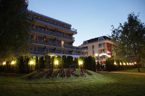 Facade/entrance, Facade/entrance, Garden