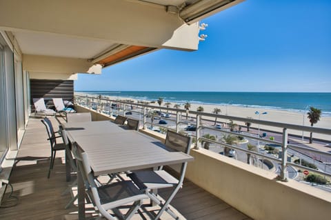 Balcony/Terrace, Beach, sunbed