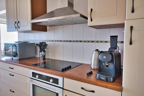 Coffee/tea facilities, minibar, pet friendly, stove