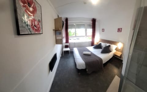 TV and multimedia, Photo of the whole room, Bedroom