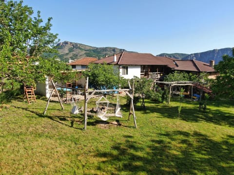 Property building, Patio, Spring, Day, Natural landscape, Garden, Seating area, Garden view, Mountain view