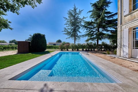 Luxurious Wine Estate Saint-Emilion Grand Cru with private swimming pool House in Occitanie