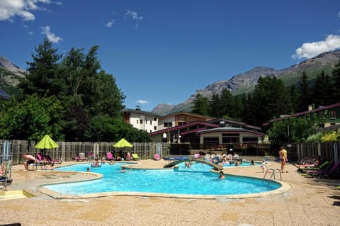 Mountain view, Pool view, Swimming pool, sunbed