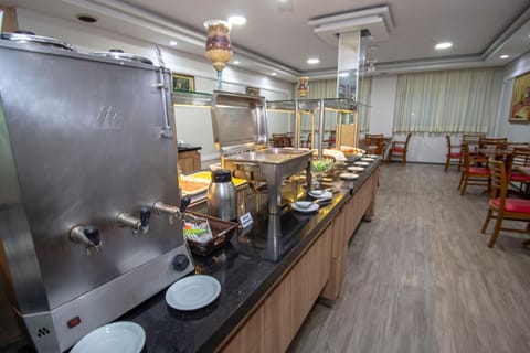 Restaurant/places to eat, Buffet breakfast