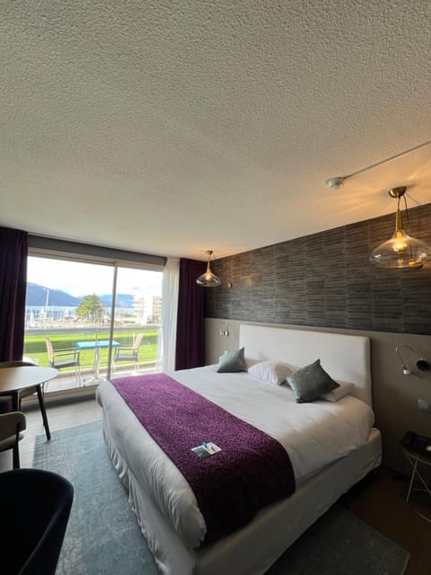 Bed, Photo of the whole room, Bedroom, Lake view