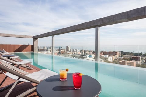 Balcony/Terrace, City view, Swimming pool