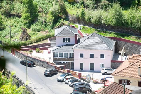 Balcony/Terrace, Street view