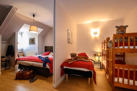 Bed, Photo of the whole room, Decorative detail, bunk bed