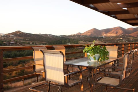 Balcony/Terrace, Mountain view