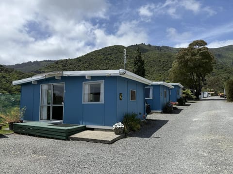 Picton's Waikawa Bay Holiday Park Terrain de camping /
station de camping-car in Picton