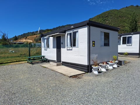 Picton's Waikawa Bay Holiday Park Campground/ 
RV Resort in Picton