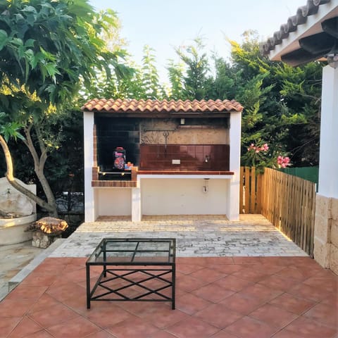 Patio, BBQ facilities