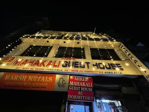Shree Mahakali Guest House & Dormitory Übernachtung mit Frühstück in Ahmedabad