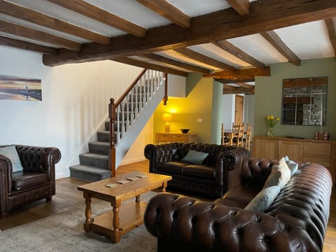 Cilhendre Holiday Cottages - The Old Cowshed House in Rhos