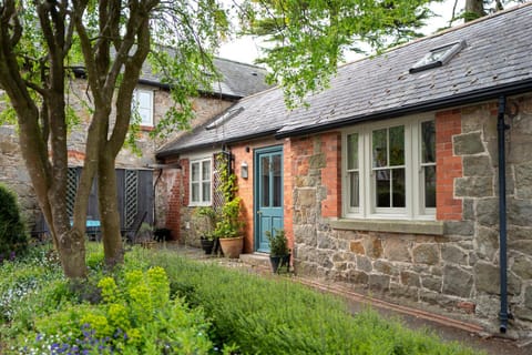 Courtyard Cottage House in Oswestry
