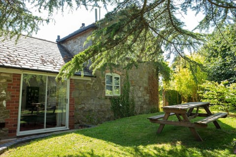 Courtyard Cottage House in Oswestry