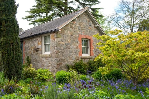 Courtyard Cottage House in Oswestry