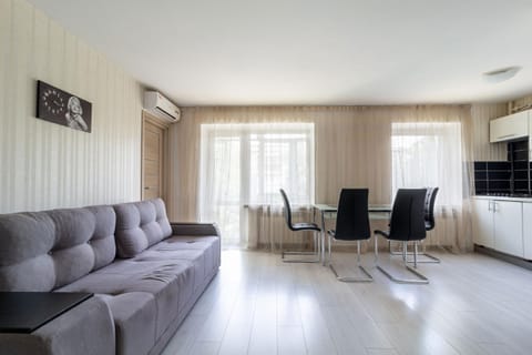 Lux 2-bedroom Most City area Center, spa bath Apartamento in Dnipro