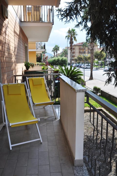 Balcony/Terrace, Street view