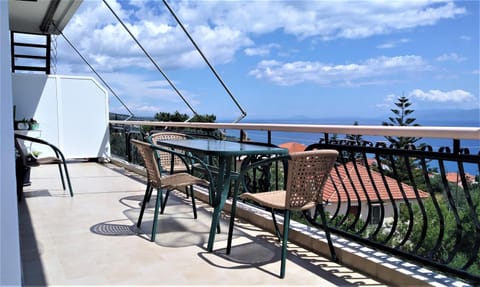 View (from property/room), Balcony/Terrace, Garden view, Sea view