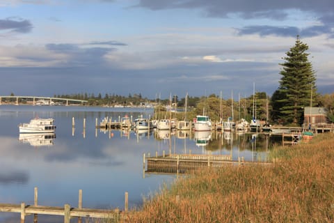Boathouse - Birks River Retreat Bed and Breakfast in Goolwa
