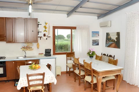 2 bedrooms house with wifi at Campofelice di Roccella 5 km away from the beach House in Campofelice di Roccella