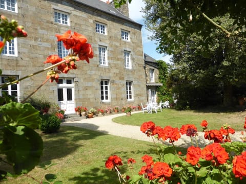 Facade/entrance, Facade/entrance, Garden