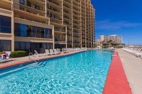 Property building, Day, Swimming pool, sunbed