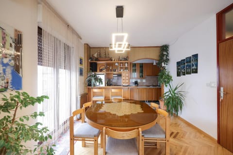 Living room, Dining area, kitchen